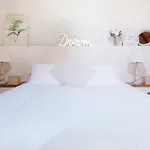 Rural Ohana Hotel